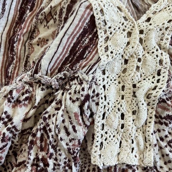 Urban Outfitters Flowy Tank - Picture 3 of 4